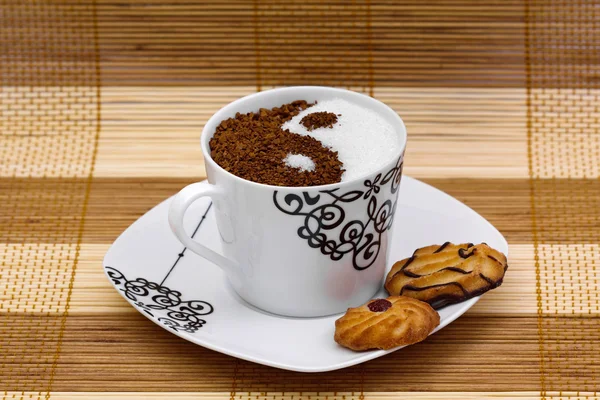 Yin Yang coffee with cookies — Stock Photo, Image