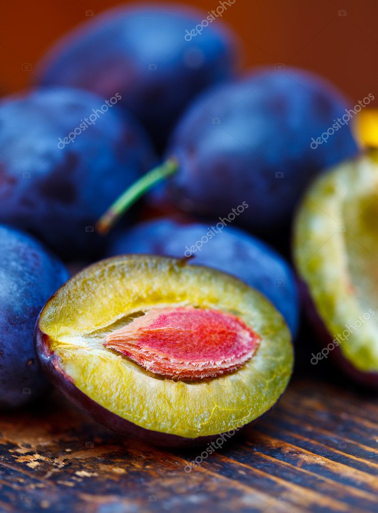 Damson plums — Stock Photo © kalozzolak 4256233