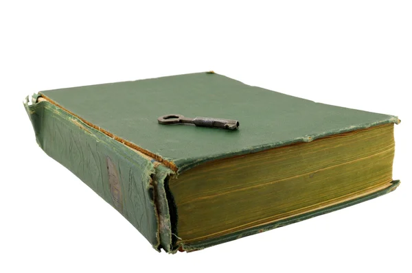 Viejo libro y llave — Foto de Stock