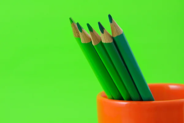 Crayons Couleur Tasse Sur Fond Vert — Photo