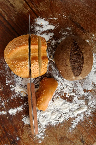 Pane sul tavolo di legno — Foto Stock