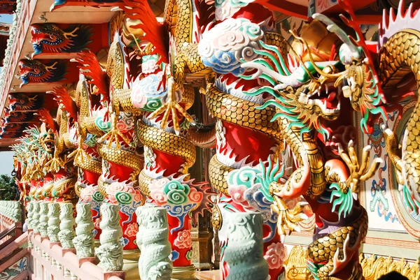 Sárkány dekoráció pillér, a kínai templom — Stock Fotó