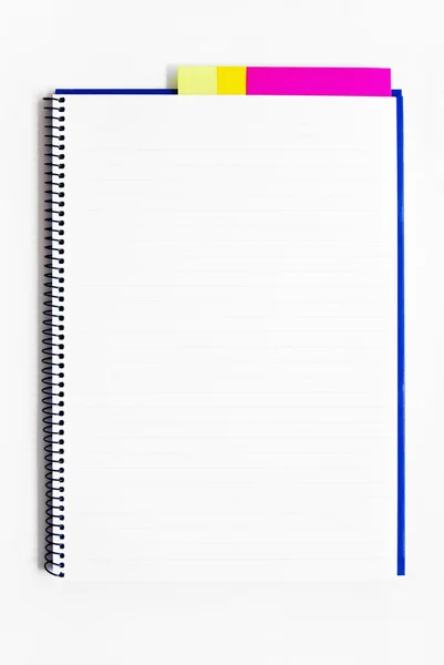 与备注孤立的空白笔记本 — 图库照片