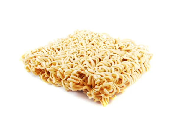 Μπλοκ της στιγμιαία noodles που απομονώνονται σε λευκό φόντο — Φωτογραφία Αρχείου
