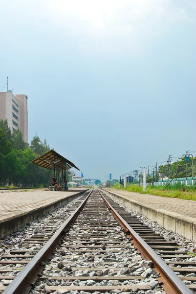 Ferrovia e cielo blu — Foto Stock