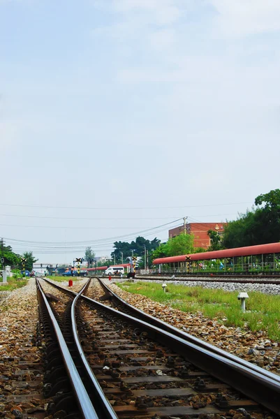 Ferrovia e cielo blu — Foto Stock