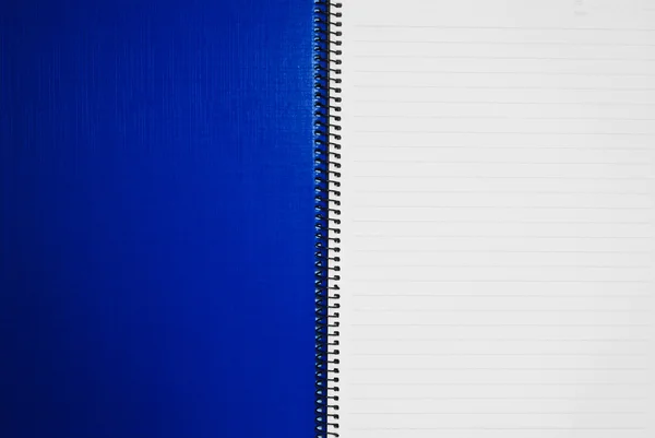 Leeres blaues Notizbuch öffnet zweiseitigen Hintergrund — Stockfoto
