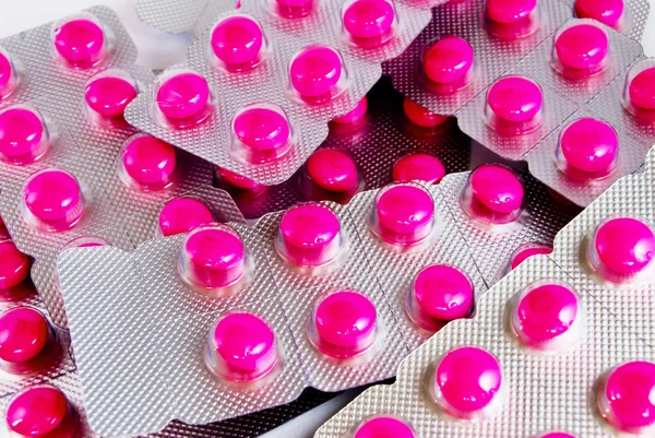 Pack de píldoras de medicina rosa fondo — Foto de Stock