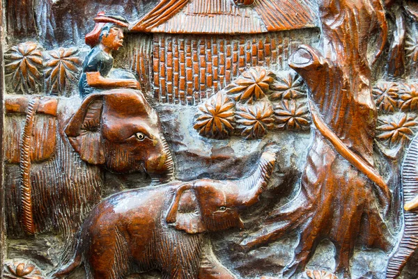 Boer en olifant hout snijwerk achtergrond — Stockfoto