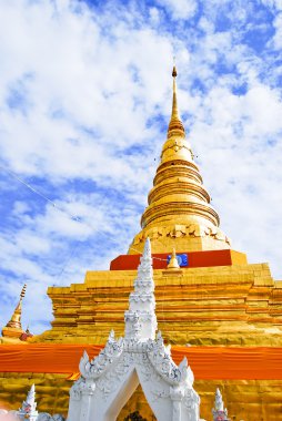 Golden pagoda Buda Tapınağı