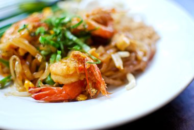 Tay tarzı noodle ile taze karides, pad thai, Tayland