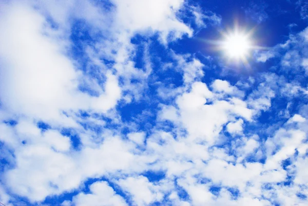 美丽多云的蓝天 — 图库照片