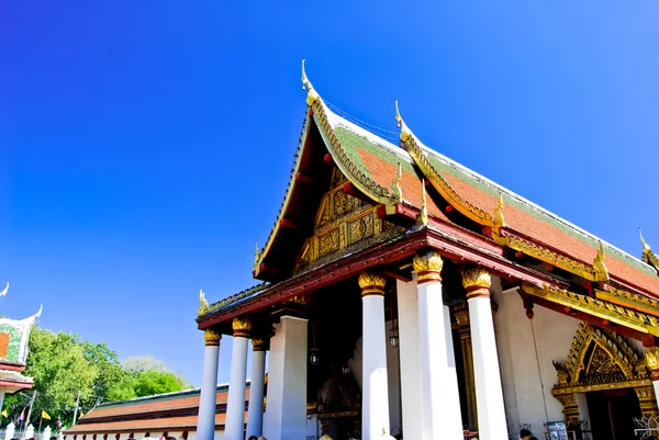 Templo Buda Dorado Cielo Azul Asia Tailandia —  Fotos de Stock