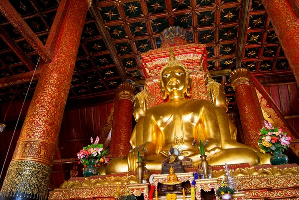 Čtyři směr Zlatá socha Buddhy — Stock fotografie
