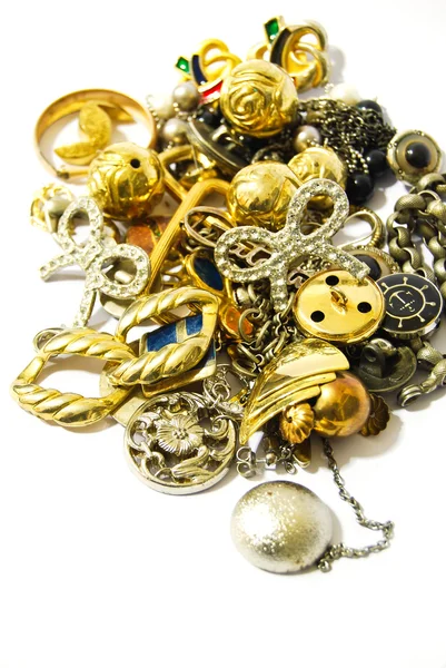 Goldene silberne Accessoires und Schmuck Nahaufnahmen isoliert — Stockfoto