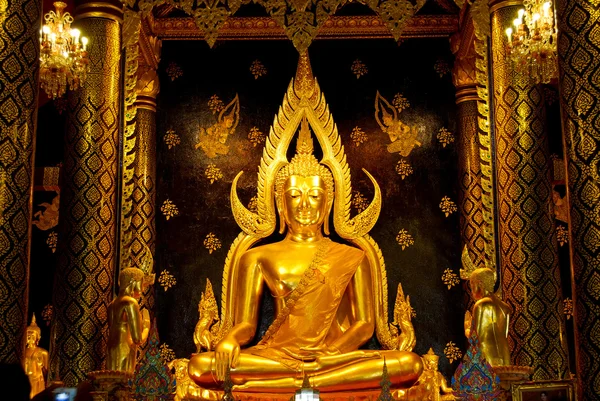 Guld buddha staty i Thailand — Stockfoto