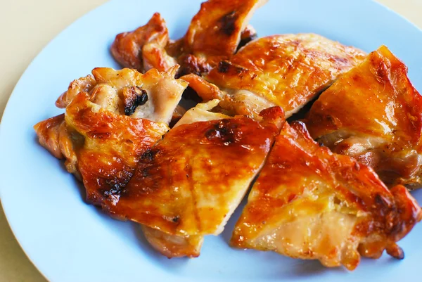 Жареная курица азиатского стиля крупный план — стоковое фото