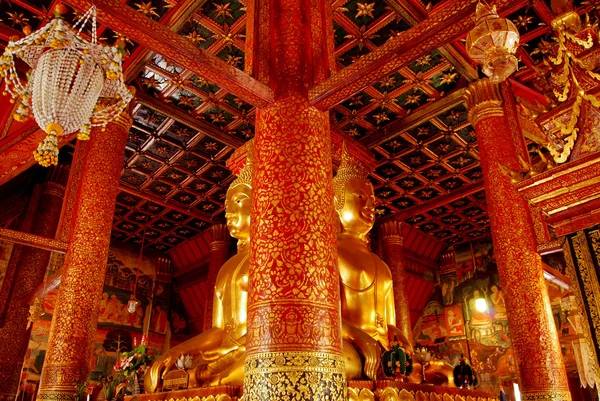Dört yön altın buddha heykeli — Stok fotoğraf