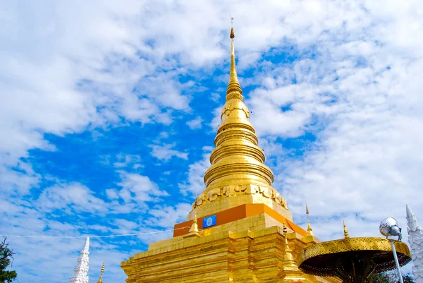 Złota Pagoda Świątyni Buddy Piękne Pochmurnego Nieba Azja Tajlandia — Zdjęcie stockowe