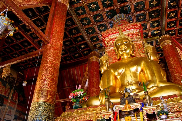 Estatua Buda Oro Cuatro Direcciones Templo Buda Asia Tailandia — Foto de Stock
