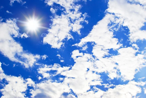 Céu azul nublado bonito — Fotografia de Stock