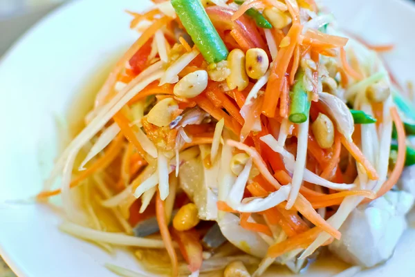 タイ風スパイシーなパパイヤのサラダ — ストック写真