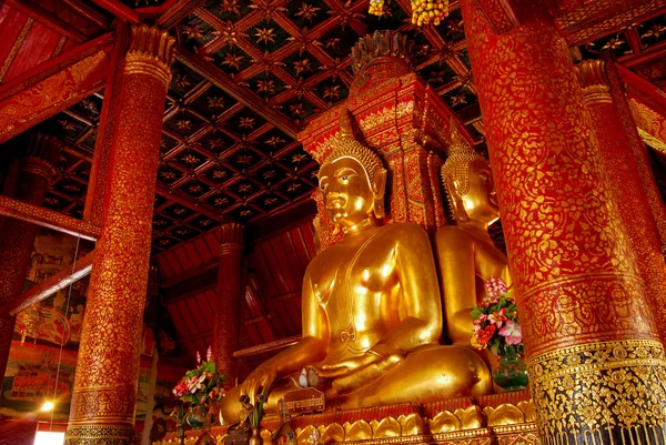 Čtyři směr Zlatá socha Buddhy — Stock fotografie