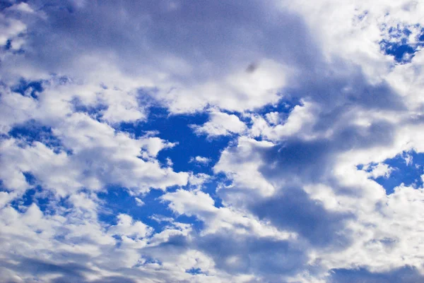 美丽的云蓝色天空的背景 — 图库照片