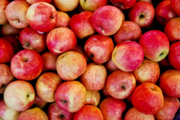 市場の新鮮なリンゴ — ストック写真