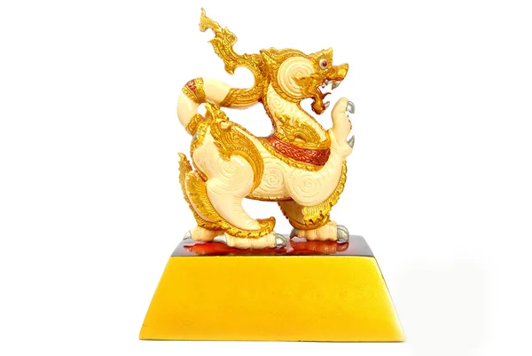 Estátua Leão Dourado Arte Estilo Asiático Isolado Fundo Branco — Fotografia de Stock