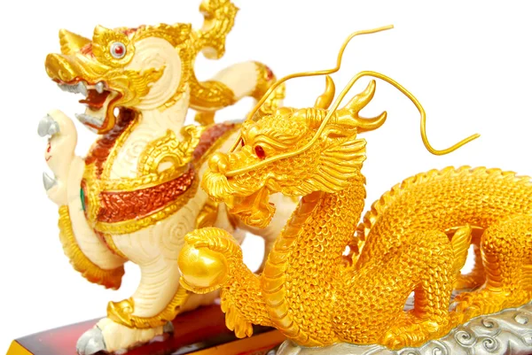 Gold Und Löwenstatue Kunst Asiatischen Stil Isoliert Auf Weißem Hintergrund — Stockfoto