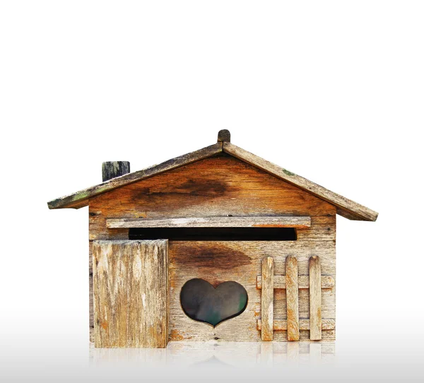 古い木の家 Postbox 白い背景で隔離 — ストック写真