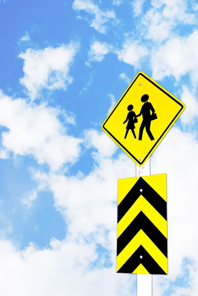 Segnale Stradale Scuola Avvertimento Sul Bel Cielo Sfondo — Foto Stock