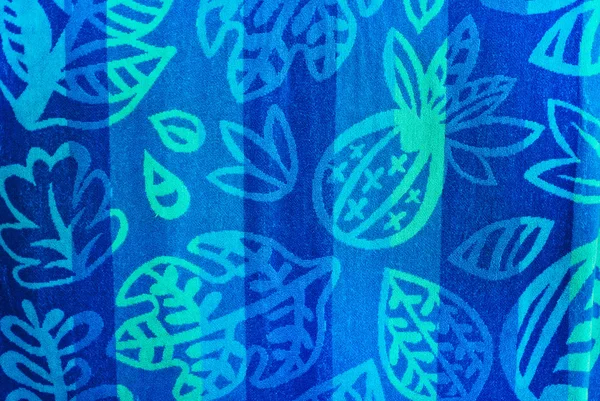 목욕 타월에 푸른 잎 만화 패턴 — 스톡 사진
