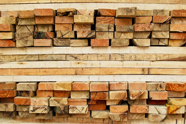 Stapel hout in Logboeken opslag — Stockfoto