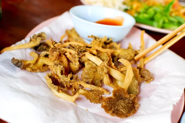 Gebakken paddenstoel, Thaise stijl snack — Stockfoto