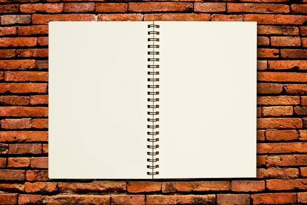 Notebook Página Branco Aberto Fundo Parede Tijolo — Fotografia de Stock