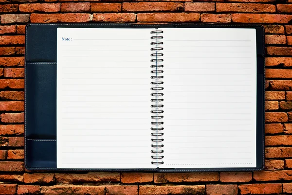Lege Pagina Notebook Dagboek Open Bakstenen Muur Achtergrond — Stockfoto