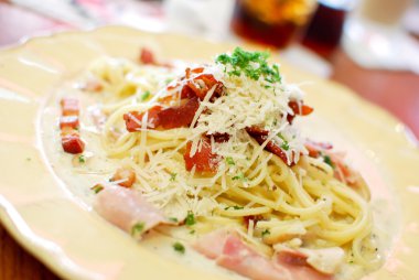 geleneksel carbonara spagetti