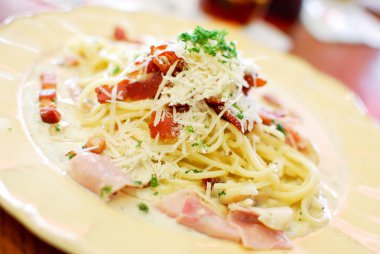 geleneksel carbonara spagetti