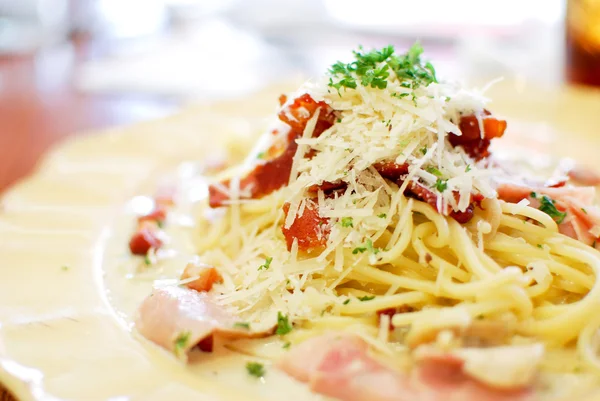 Spaghetti carbonara tradycyjne — Zdjęcie stockowe