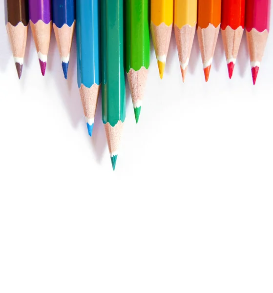 Ołówki kolorowe na białym tle — Zdjęcie stockowe