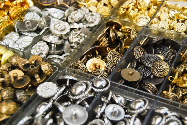 Ubrania Vintage przyciski w rynku — Zdjęcie stockowe
