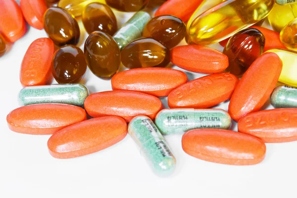 Renkli vitamin ve tıp hapları — Stok fotoğraf