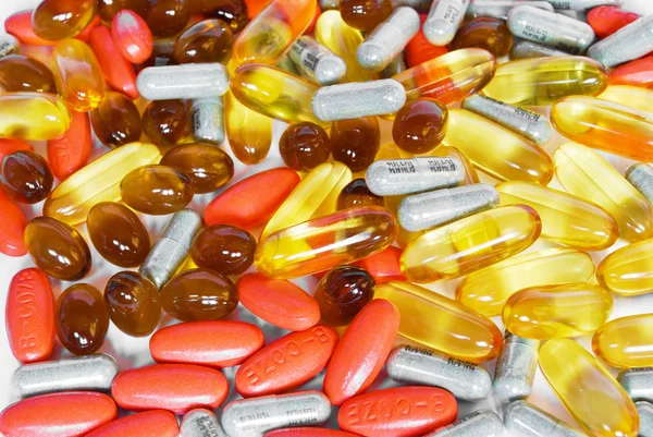 Pillole colorate di vitamine e medicine — Foto Stock