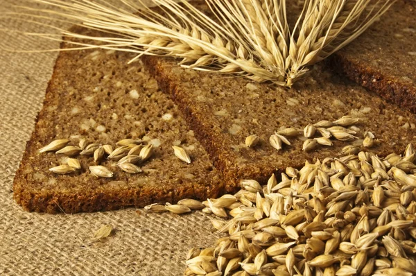 Хліб з цільного зерна — стокове фото
