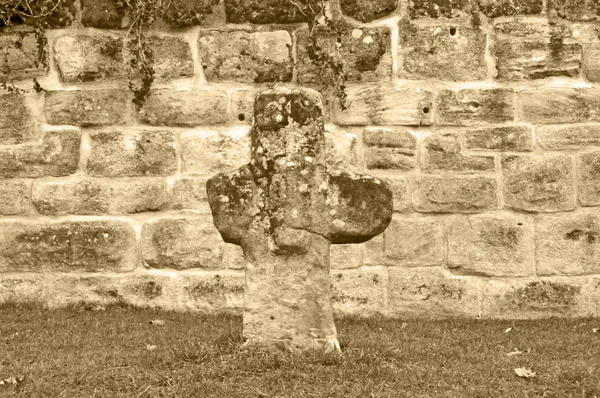 Стена с крестом покаяния — стоковое фото