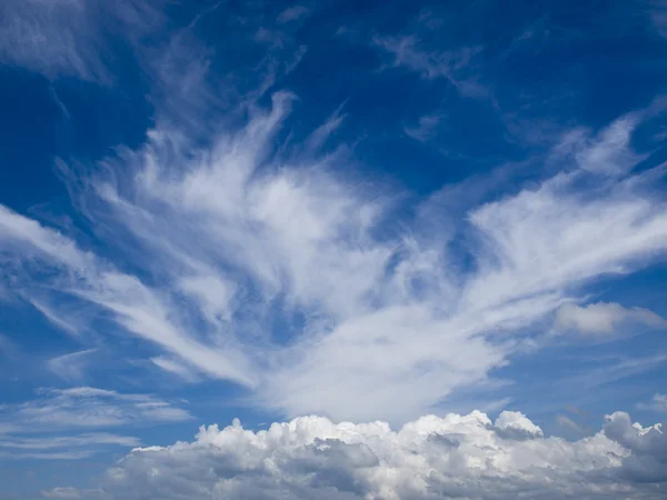 Tanssivat pilvet — kuvapankkivalokuva