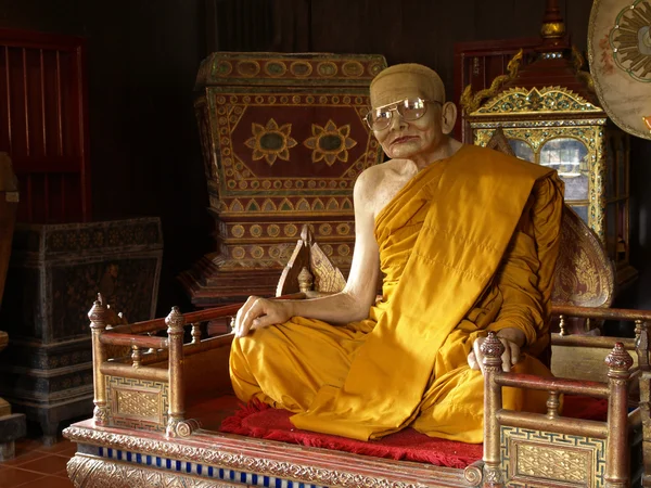 Fiberglass statues of the noble monk — Stock Photo, Image
