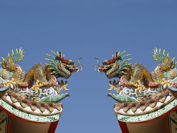 Golden Dragon on the roof. — Stock Photo, Image